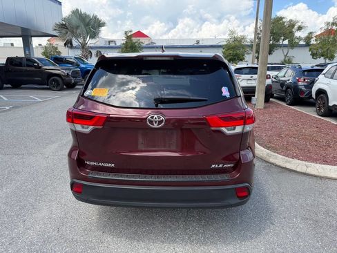 Used 2018 Toyota Highlander XLE AWD/4WD image 6