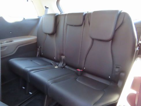 New 2026 Kia Carnival EX FWD image 24