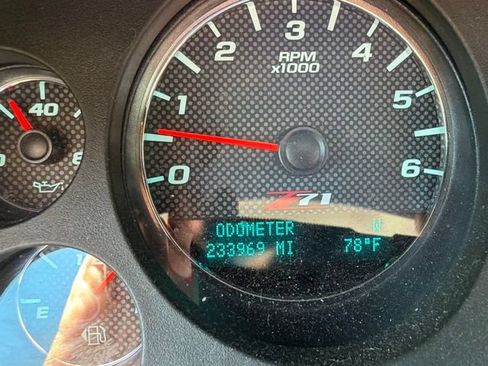 Used 2010 Chevrolet Silverado 1500 LTZ w/ Z71 Appearance Package AWD/4WD image 11