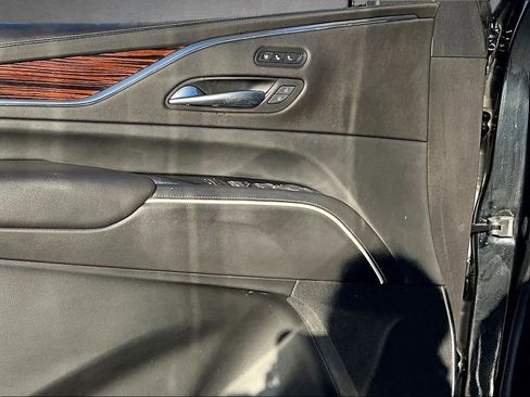 Used 2021 Cadillac Escalade ESV Premium Luxury w/ Driver Assist Tech Package AWD/4WD image 19