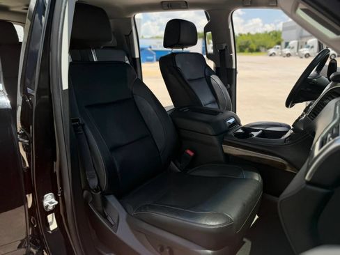 Used 2020 Chevrolet Suburban LT RWD image 28