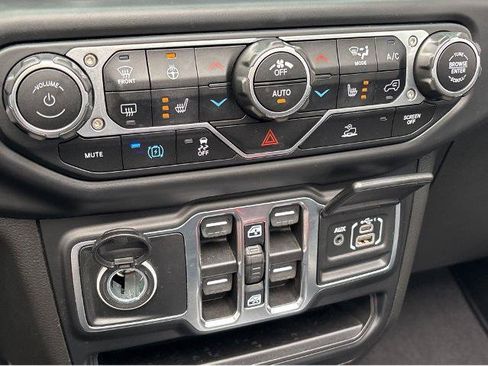 Used 2023 Jeep Wrangler Unlimited Sahara w/ Cold Weather Group AWD/4WD image 28