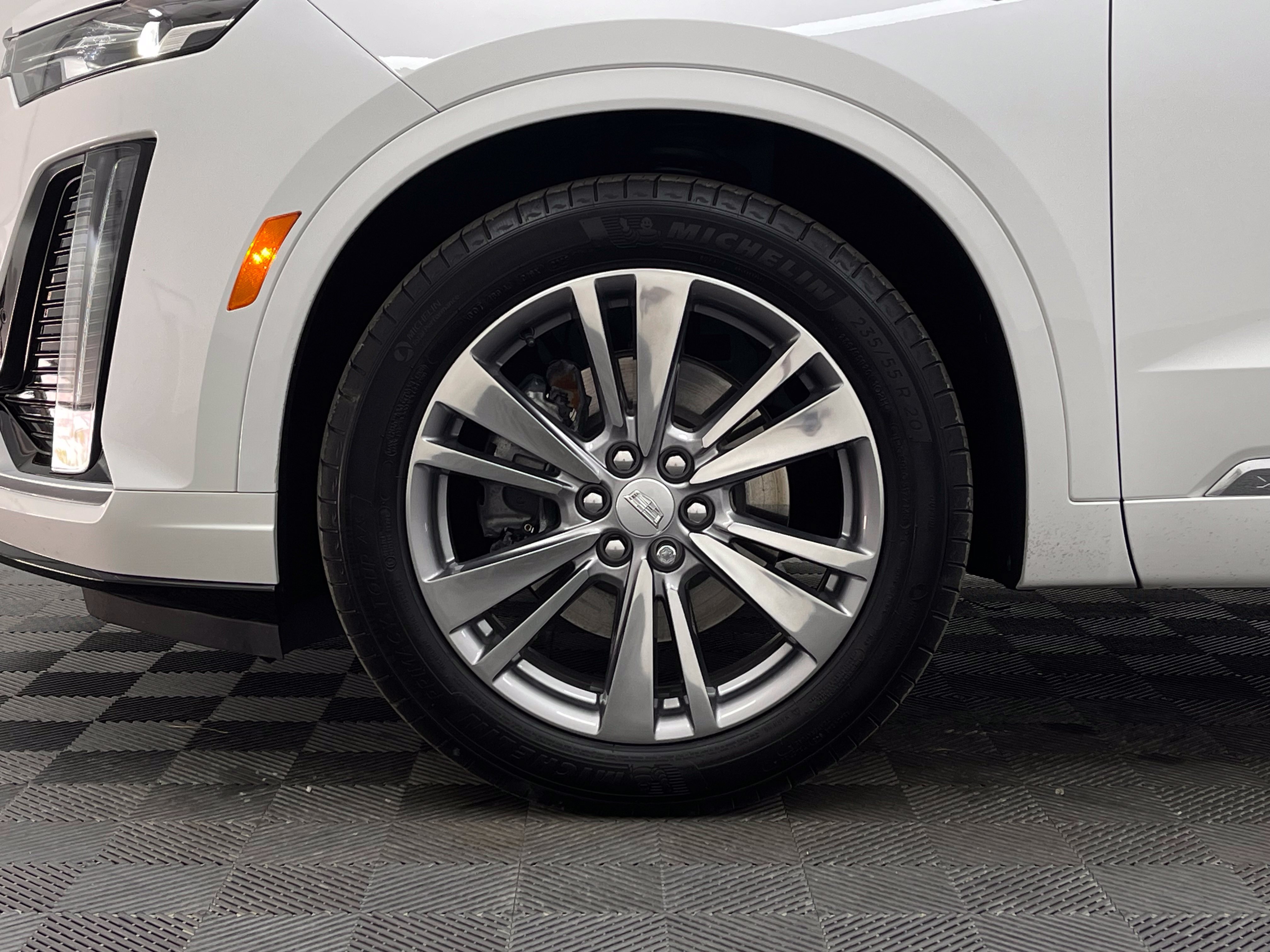 Used 2024 Cadillac XT6 Premium Luxury FWD image 17