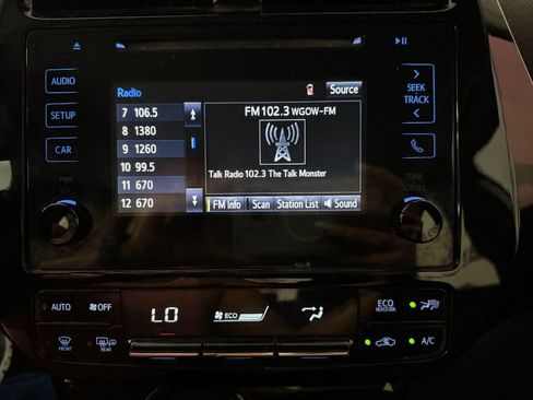 Used 2019 Toyota Prius XLE image 20