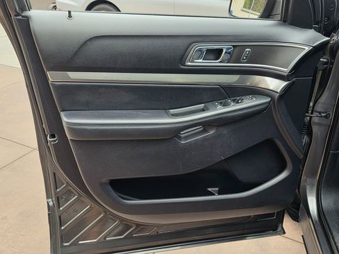 Used 2019 Ford Explorer XLT image 31