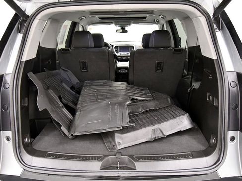 Used 2023 GMC Acadia SLE w/ Driver Convenience Package image 7