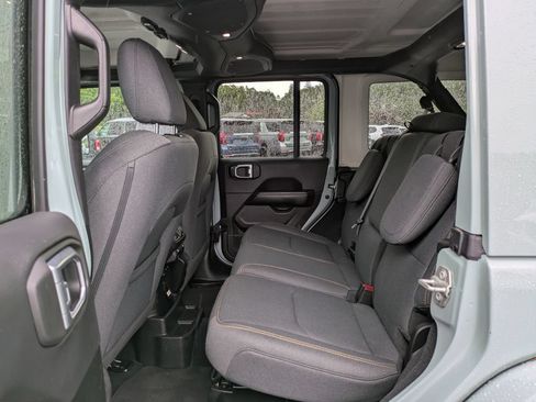 Used 2024 Jeep Wrangler Unlimited Sahara AWD/4WD image 10