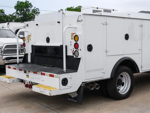 Used 2015 Ford F550 4x4 Regular Cab Super Duty image 12