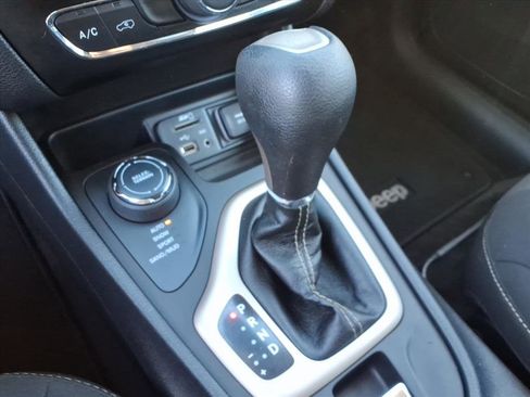 Used 2017 Jeep Cherokee Latitude image 27