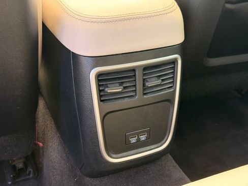 Used 2017 Chrysler 300 Limited w/ Value Package RWD image 12