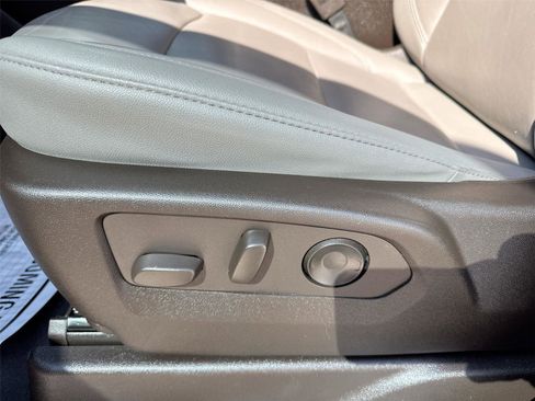 Used 2021 Chevrolet Tahoe Z71 image 2