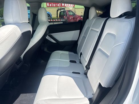 Used 2022 Tesla Model Y Long Range AWD/4WD image 12