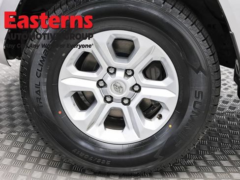 Used 2024 Toyota 4Runner SR5 AWD/4WD image 28