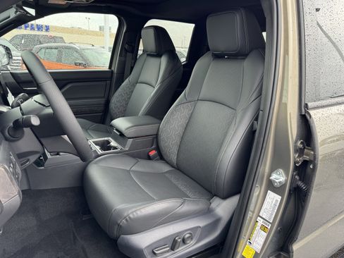 Used 2025 Toyota Tacoma Limited image 25