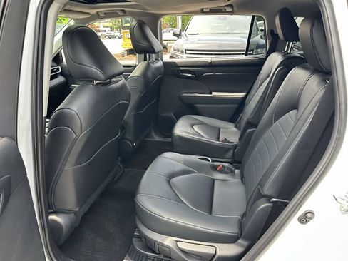 Used 2026 Toyota Highlander XLE AWD/4WD image 16