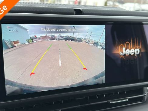 Used 2025 Jeep Wrangler Unlimited Sahara AWD/4WD image 21