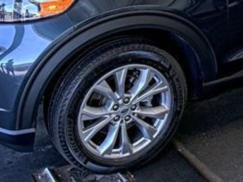 Used 2023 Ford Explorer Limited w/ Limited Technology Package AWD/4WD image 7