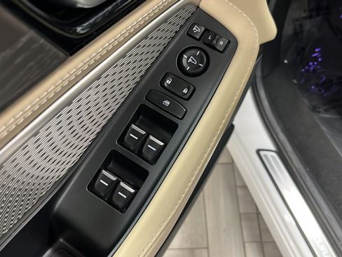 Used 2023 Acura MDX SH-AWD w/ Advance Package image 21