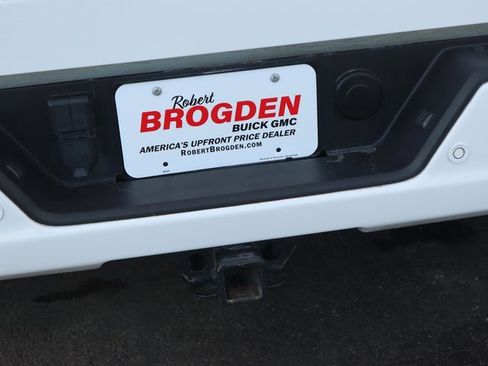 Used 2024 GMC Sierra 1500 AT4 w/ Technology Package image 8