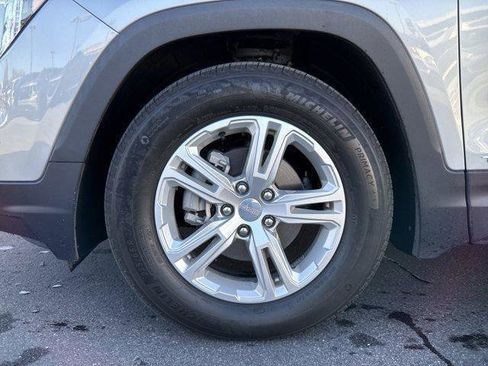 Used 2023 GMC Terrain SLE w/ Driver Convenience Package image 3