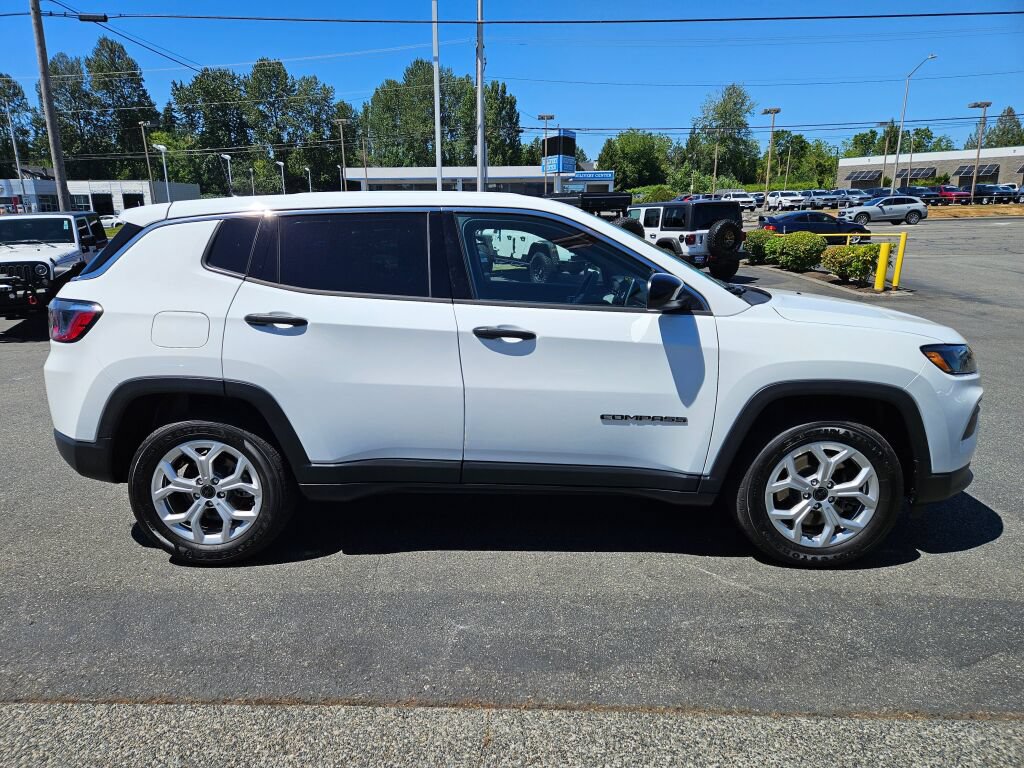 Used 2025 Jeep Compass Sport AWD/4WD image 6