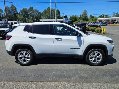 Used 2025 Jeep Compass Sport AWD/4WD image 6
