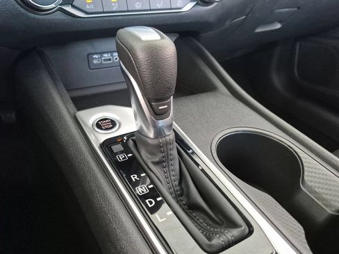 Used 2025 Nissan Altima 2.5 SV FWD image 17