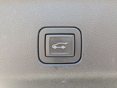 Used 2024 Chevrolet Suburban High Country image 13