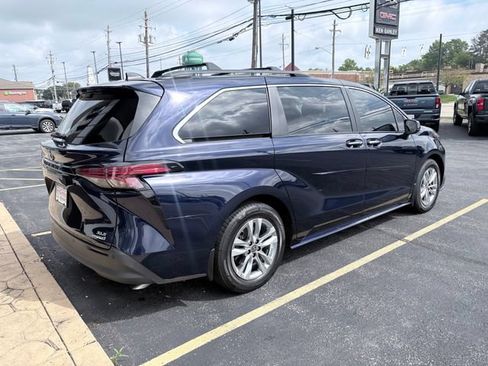 Used 2022 Toyota Sienna XLE w/ XLE Plus Package AWD/4WD image 6