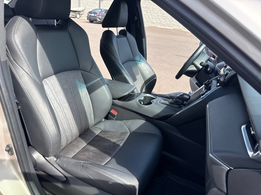 Used 2021 Toyota Venza XLE AWD/4WD image 13