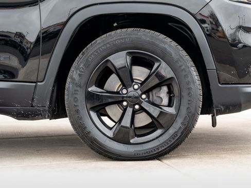 Used 2019 Jeep Cherokee Latitude Plus image 28