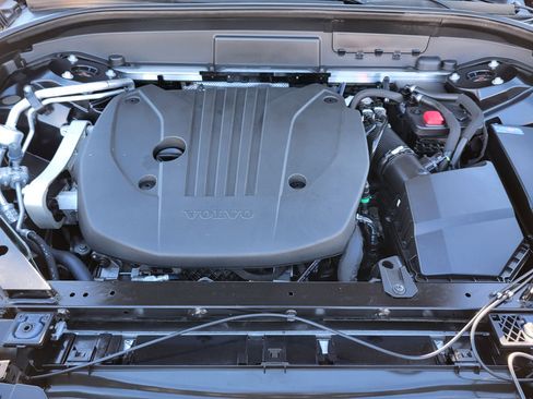 Certified 2023 Volvo XC60 B5 Ultimate w/ Protection Package Premier image 21