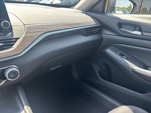 Used 2025 Nissan Altima 2.5 SV FWD image 34