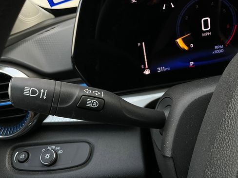 Used 2025 Chevrolet Trax LT image 34