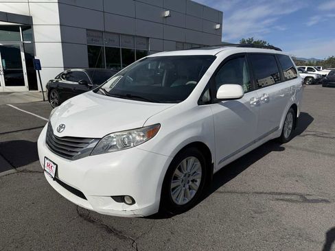 Used 2011 Toyota Sienna XLE AWD/4WD image 2