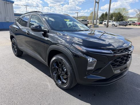 New 2026 Chevrolet Trax LT w/ Driver Confidence Package FWD image 2