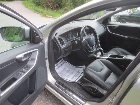Used 2016 Volvo XC60 T6 AWD/4WD image 7