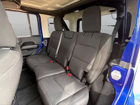 Used 2019 Jeep Wrangler Unlimited Sahara w/ Uconnect 4C Nav & Sound Group AWD/4WD image 19