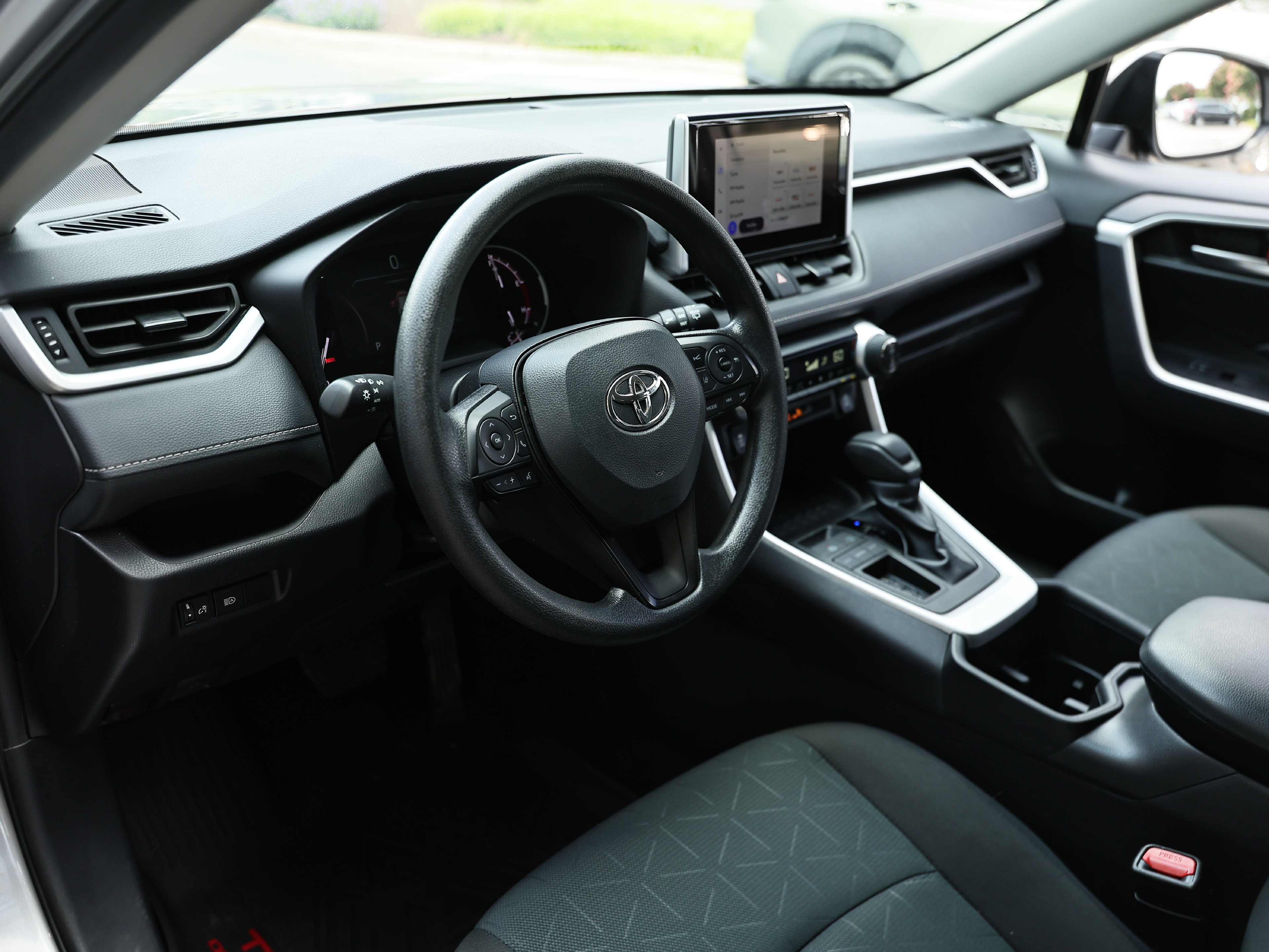 Used 2025 Toyota RAV4 XLE FWD image 18