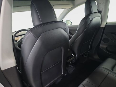 Used 2022 Tesla Model Y Long Range image 16