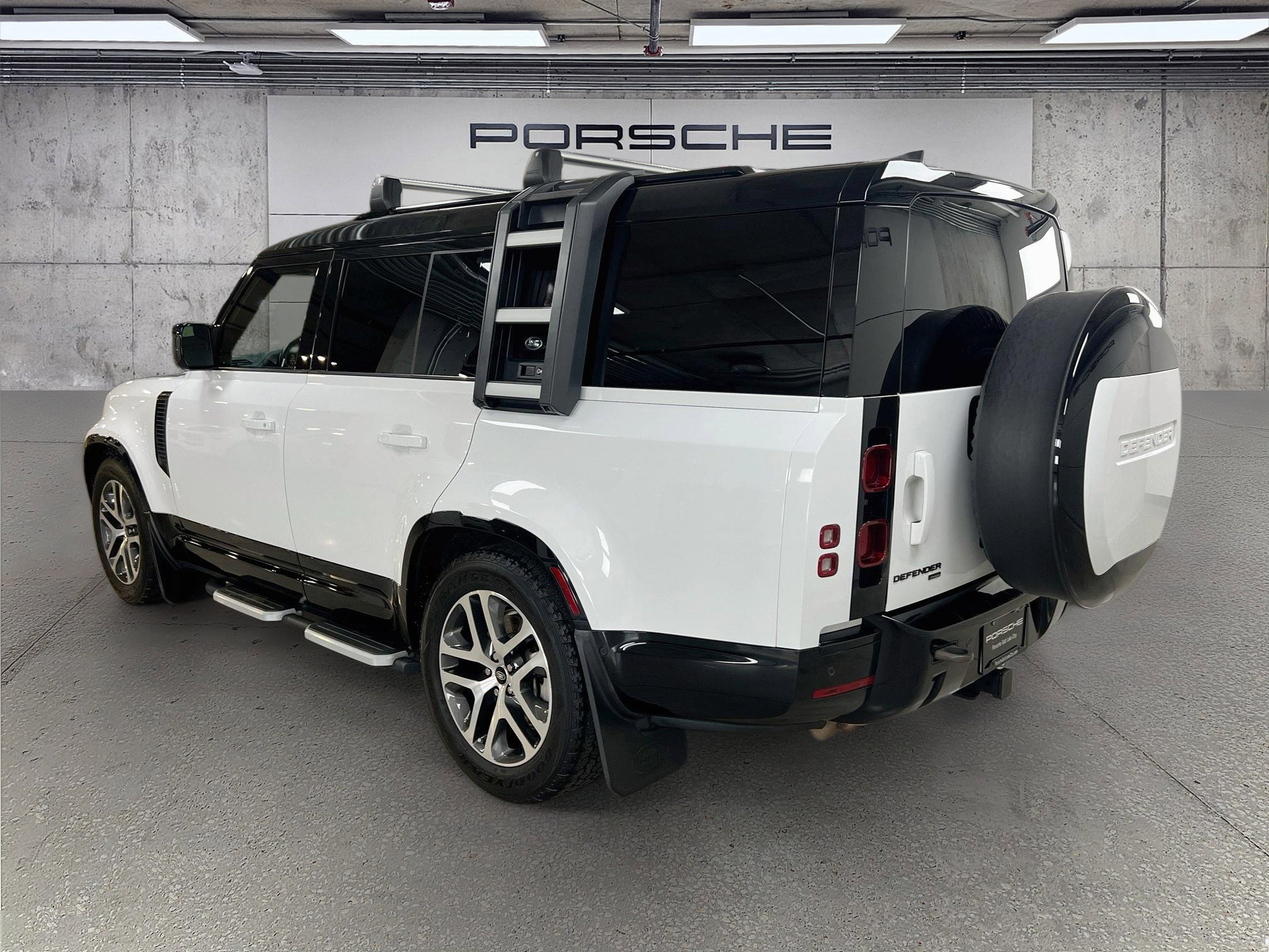 Used 2023 Land Rover Defender 130 X-Dynamic SE AWD/4WD image 3