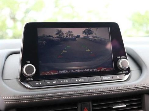 Certified 2025 Nissan Rogue SV FWD image 12