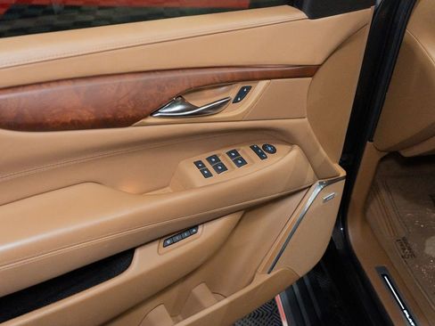 Used 2016 Cadillac Escalade ESV Platinum AWD/4WD image 20