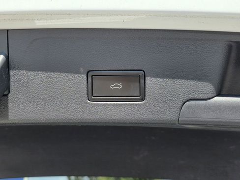 Used 2021 Volkswagen Atlas Cross Sport SEL image 9