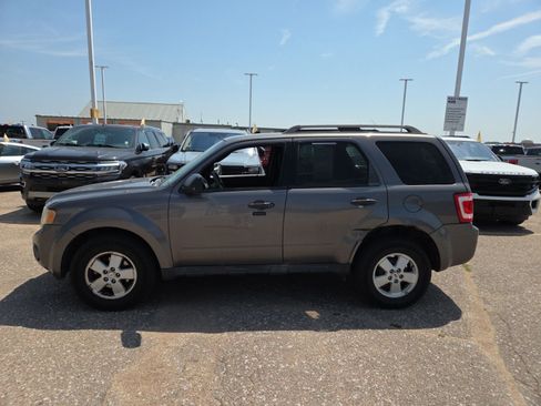 Used 2011 Ford Escape XLT AWD/4WD image 2