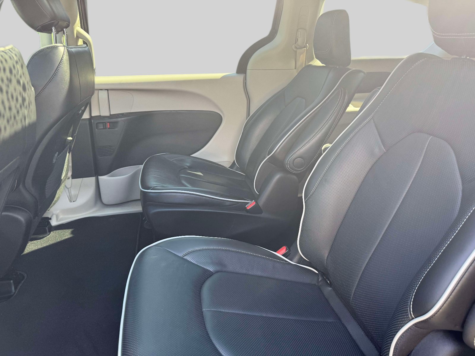 Used 2023 Chrysler Pacifica Limited FWD image 14