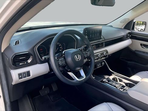 Used 2025 Honda Pilot Touring image 18