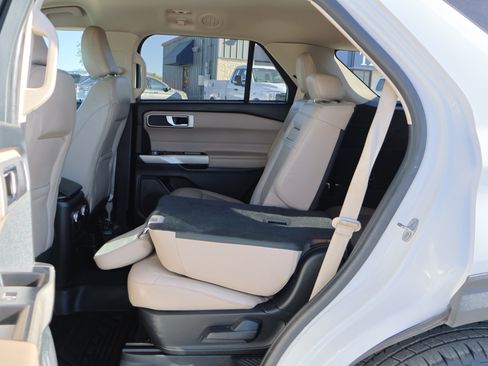 Certified 2022 Ford Explorer XLT w/ Equipment Group 202A image 31