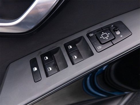 Used 2023 Kia Niro EX image 10