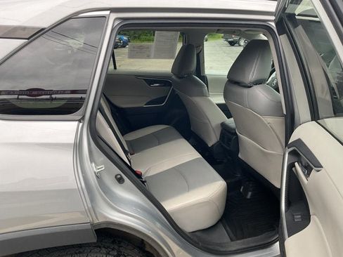 Used 2021 Toyota RAV4 XLE Premium AWD/4WD image 30
